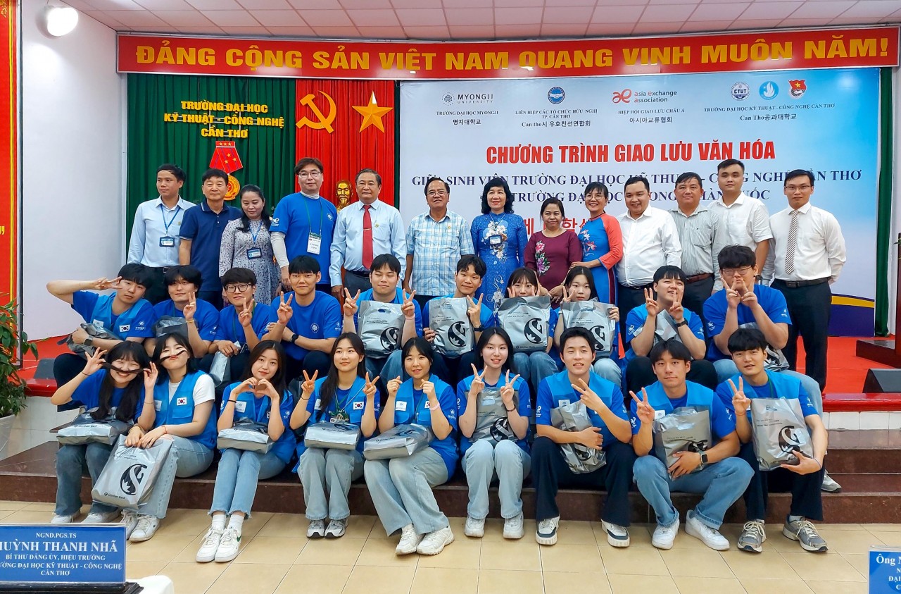 Nhiều hoạt động giao lưu thiết thực từ tình nguyện viên Hàn Quốc tại Cần Thơ Nhiều hoạt động giao lưu thiết thực từ tình nguyện viên Hàn Quốc tại Cần Thơ