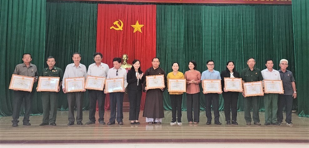 Liên hiệp Các tổ chức Hữu nghị và Hội Hữu nghị Việt Nam - Campuchia tỉnh tổ chức hoạt động về nguồn Liên hiệp Các tổ chức Hữu nghị và Hội Hữu nghị Việt Nam - Campuchia tỉnh tổ chức hoạt động về nguồn