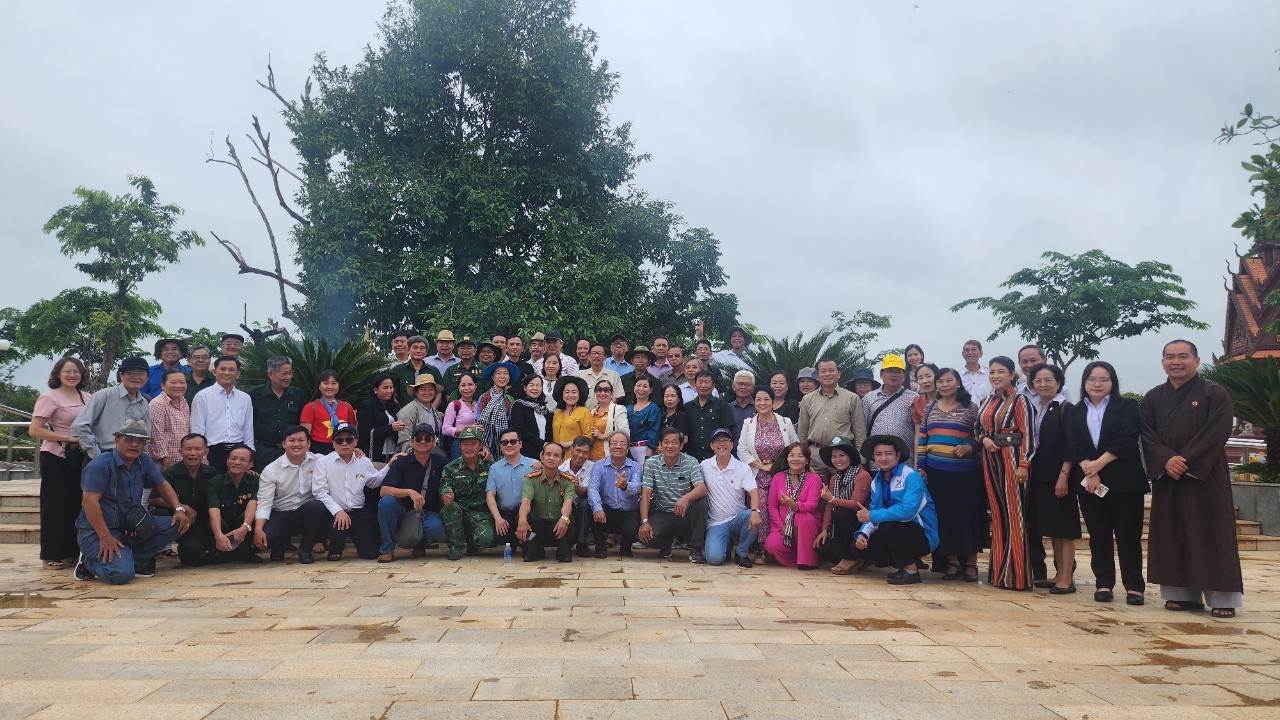 Liên hiệp Các tổ chức Hữu nghị và Hội Hữu nghị Việt Nam - Campuchia tỉnh tổ chức hoạt động về nguồn Liên hiệp Các tổ chức Hữu nghị và Hội Hữu nghị Việt Nam - Campuchia tỉnh tổ chức hoạt động về nguồn