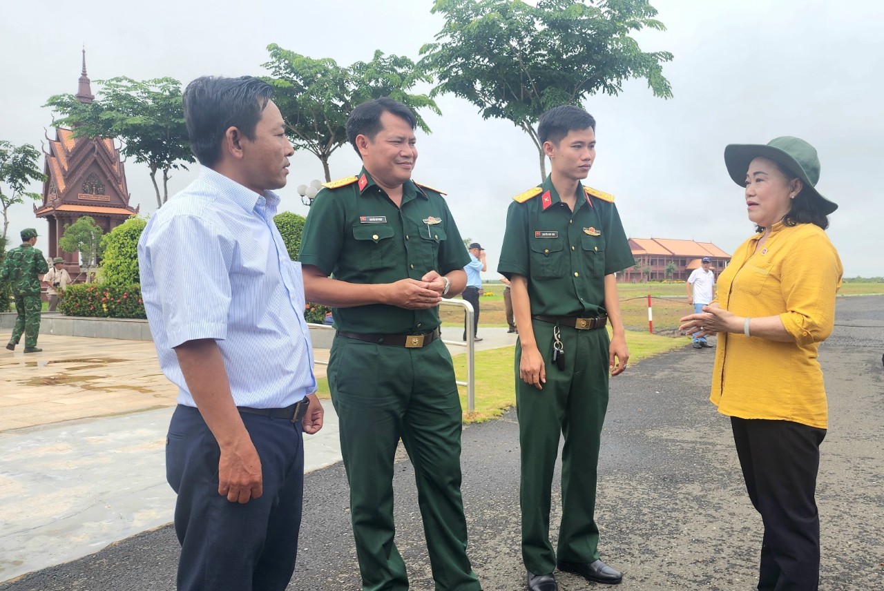 Liên hiệp Các tổ chức Hữu nghị và Hội Hữu nghị Việt Nam - Campuchia tỉnh tổ chức hoạt động về nguồn Liên hiệp Các tổ chức Hữu nghị và Hội Hữu nghị Việt Nam - Campuchia tỉnh tổ chức hoạt động về nguồn