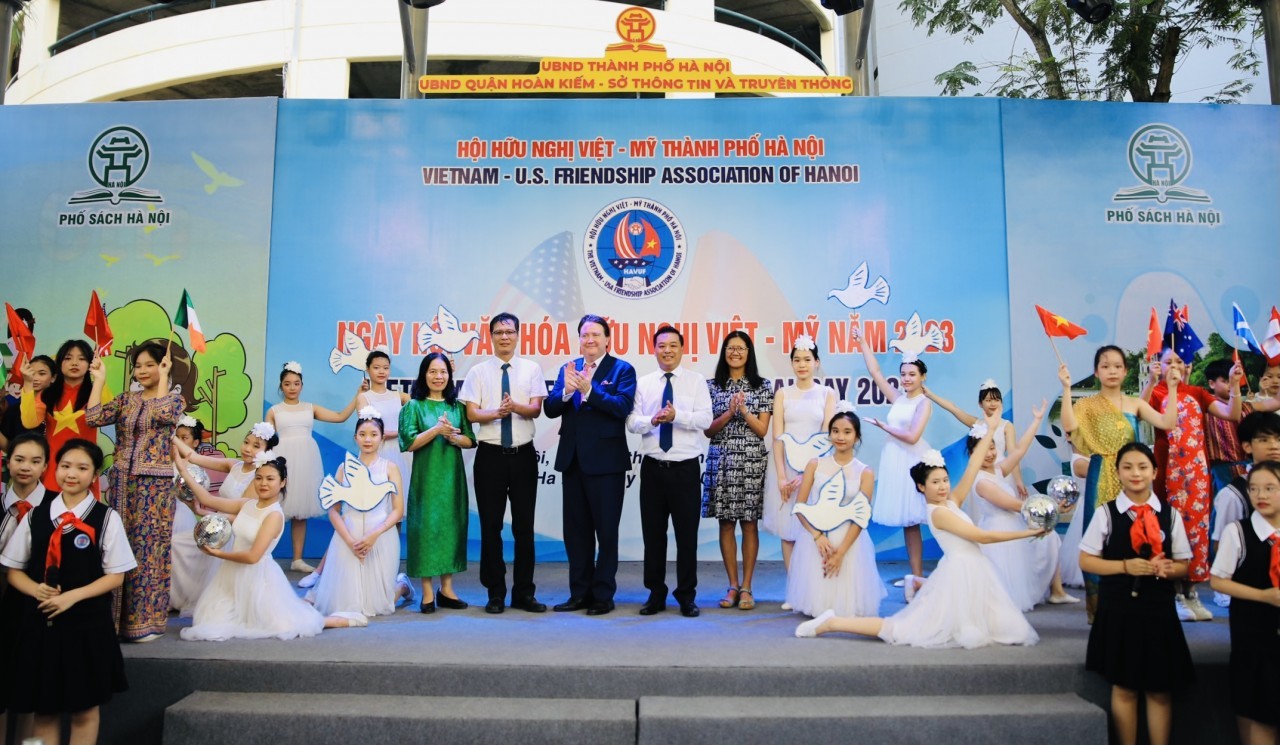 Education Cooperation Contributes to Connecting Vietnamese, American People Education Cooperation Contributes to Connecting Vietnamese, American People