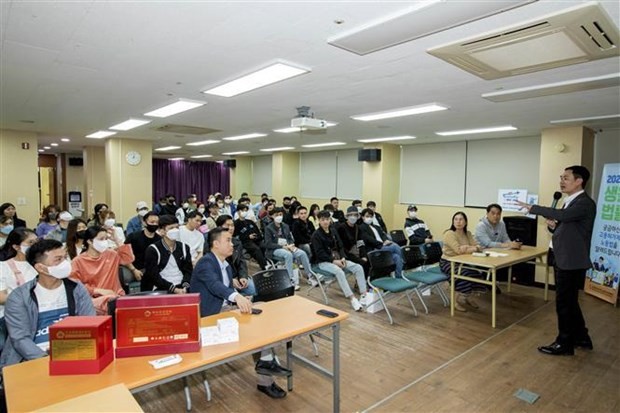 Nam Dinh Province’s 14 First Seasonal Workers Arrive at RoK’s Jeju Island Nam Dinh Province’s 14 First Seasonal Workers Arrive at RoK’s Jeju Island