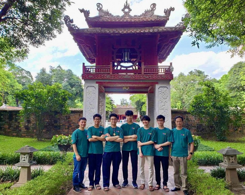 Việt Nam đoạt 2 Huy chương Vàng Olympic Vật lý Quốc tế Việt Nam đoạt 2 Huy chương Vàng Olympic Vật lý Quốc tế