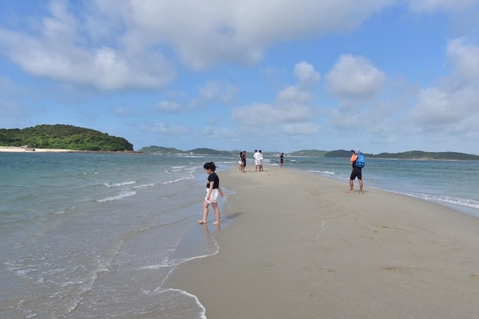 Visit The Majestic Sand Path In The Middle Of Thanh Lan Beach Visit The Majestic Sand Path In The Middle Of Thanh Lan Beach