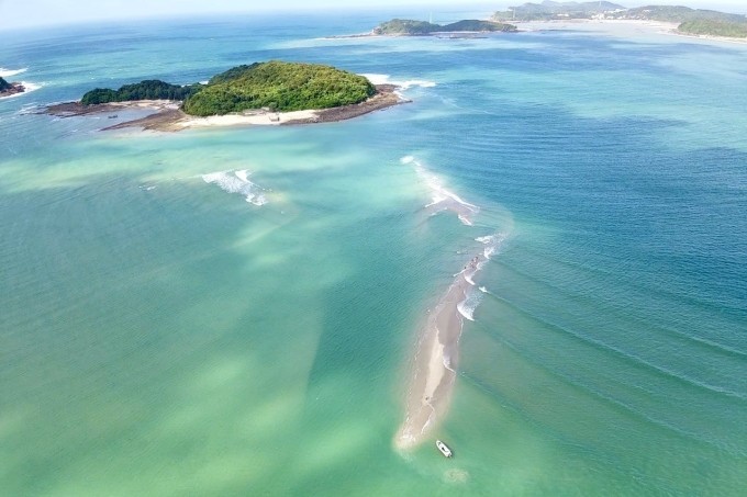 Visit The Majestic Sand Path In The Middle Of Thanh Lan Beach Visit The Majestic Sand Path In The Middle Of Thanh Lan Beach