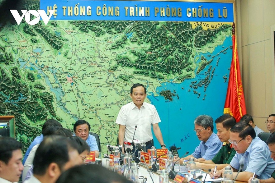 Deputy Prime Minister Tran Luu Quang chairs an urgent meeting on July 17 to cope with typhoon TALIM which is due to make land fall on July 18. Deputy Prime Minister Tran Luu Quang chairs an urgent meeting on July 17 to cope with typhoon TALIM which is due to make land fall on July 18.