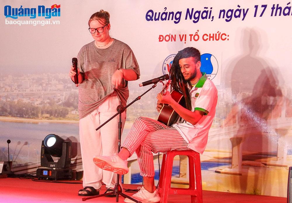 US, Vietnamese, Lao Students Exchange in Vietnam's Province US, Vietnamese, Lao Students Exchange in Vietnam's Province