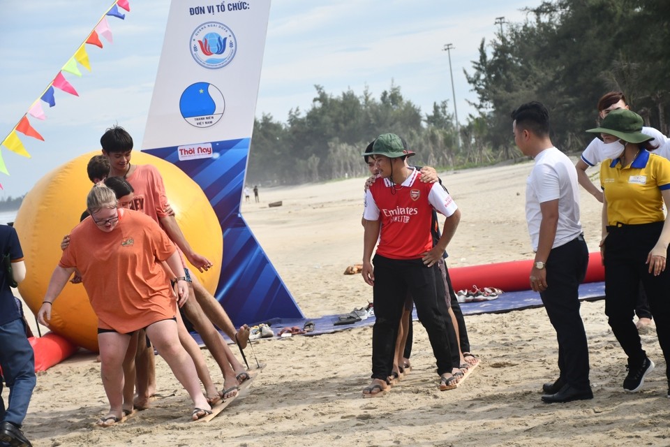 US, Vietnamese, Lao Students Exchange in Vietnam's Province US, Vietnamese, Lao Students Exchange in Vietnam's Province