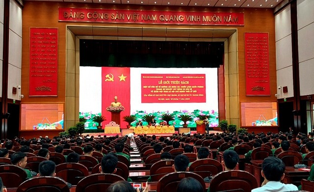Giới thiệu cuốn sách của Tổng Bí thư Nguyễn Phú Trọng về đường lối quân sự, chiến lược quốc phòng Giới thiệu cuốn sách của Tổng Bí thư Nguyễn Phú Trọng về đường lối quân sự, chiến lược quốc phòng