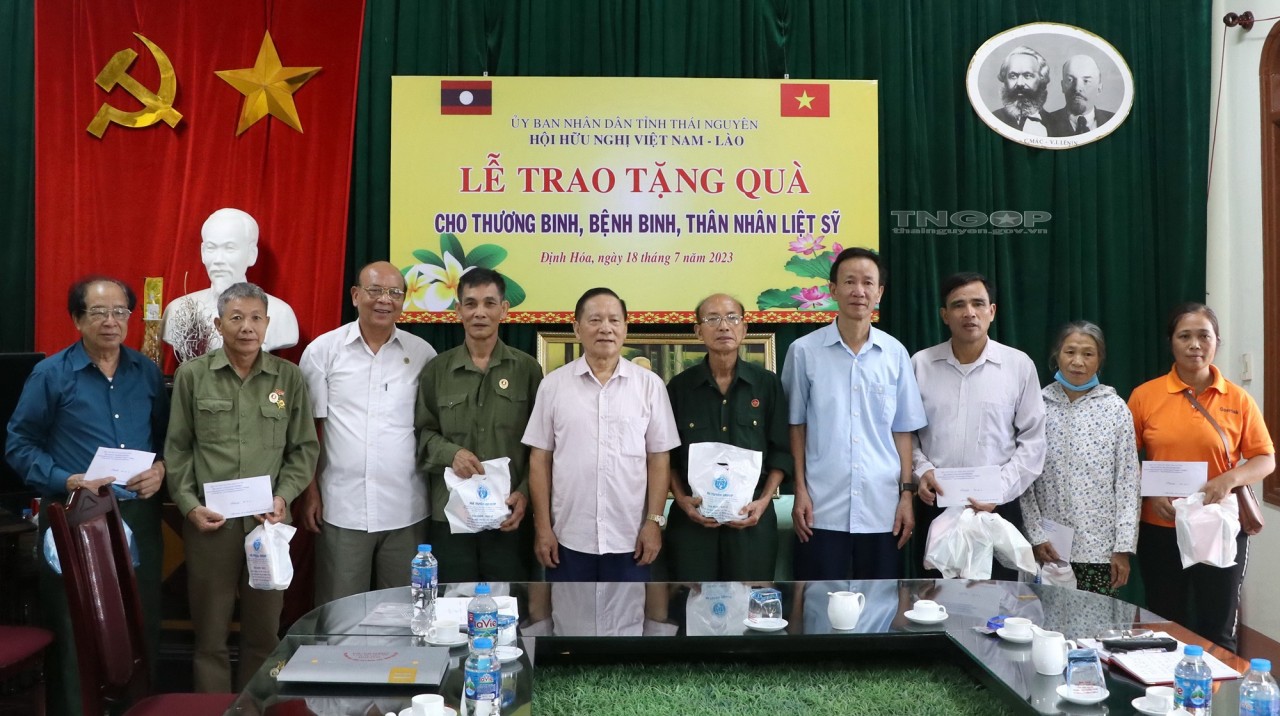 Hội Hữu nghị Việt Nam - Lào tỉnh Thái Nguyên thăm, tặng quà các thương binh, bệnh binh Hội Hữu nghị Việt Nam - Lào tỉnh Thái Nguyên thăm, tặng quà các thương binh, bệnh binh