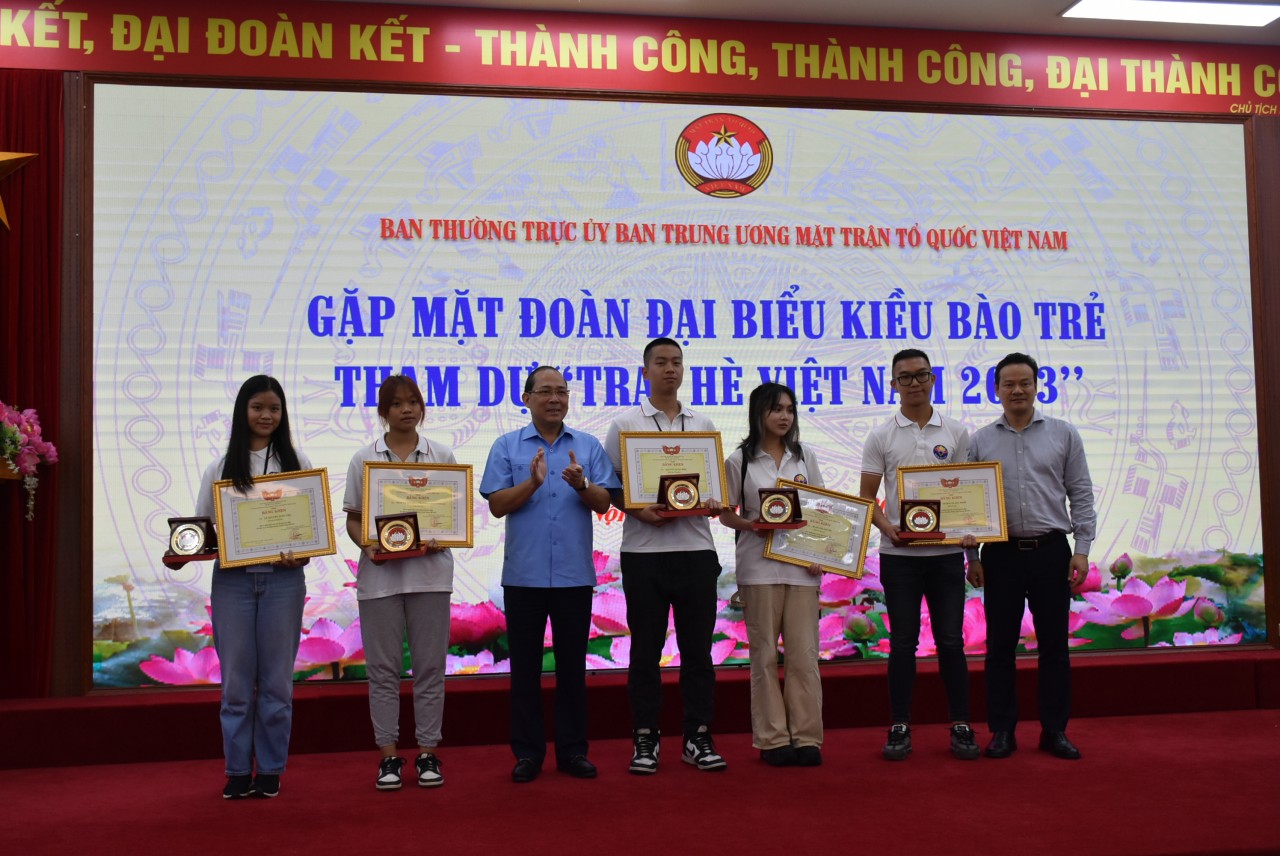 Thanh niên, sinh viên kiều bào là nền tảng của khối truyền thống đại đoàn kết đất nước Thanh niên, sinh viên kiều bào là nền tảng của khối truyền thống đại đoàn kết đất nước