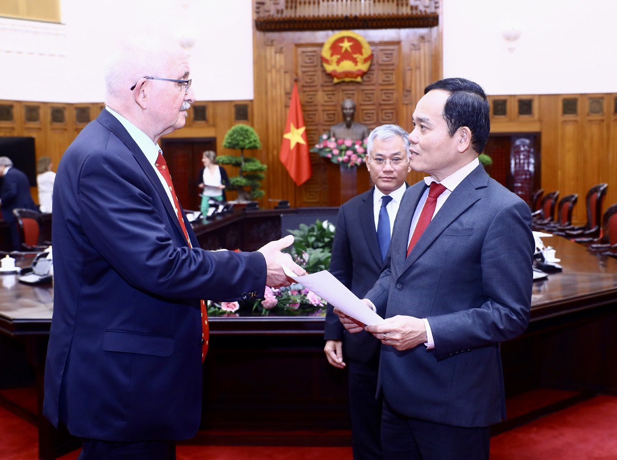 Ủy viên Trung ương Đảng, Phó Thủ tướng Chính phủ Trần Lưu Quang tiếp ông Udo Bullmann, Chủ tịch Tiểu ban Nhân quyền Nghị viện Châu Âu_Ảnh: TTXVN Ủy viên Trung ương Đảng, Phó Thủ tướng Chính phủ Trần Lưu Quang tiếp ông Udo Bullmann, Chủ tịch Tiểu ban Nhân quyền Nghị viện Châu Âu_Ảnh: TTXVN