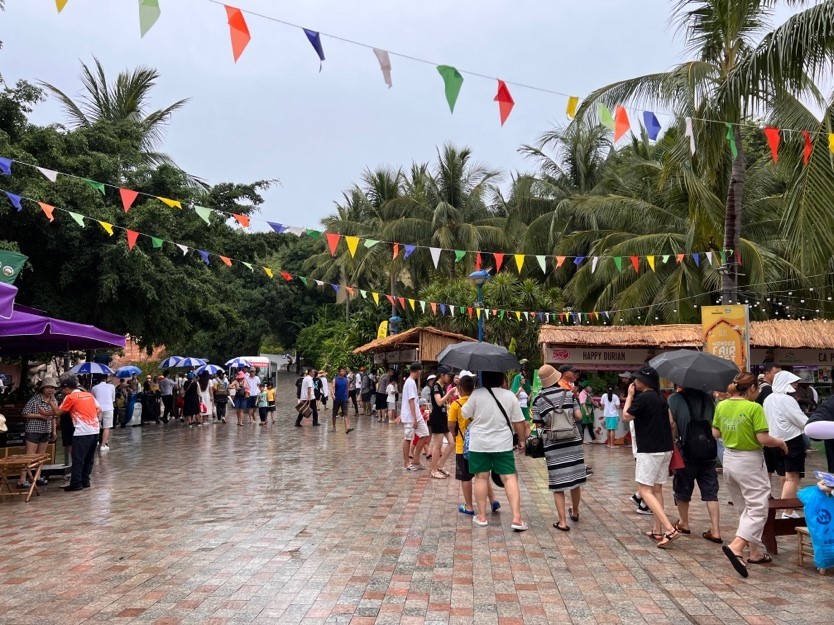“Miền đất hội hè” VinWonders Nha Trang náo nhiệt chờ Charlie Puth biểu diễn “Miền đất hội hè” VinWonders Nha Trang náo nhiệt chờ Charlie Puth biểu diễn