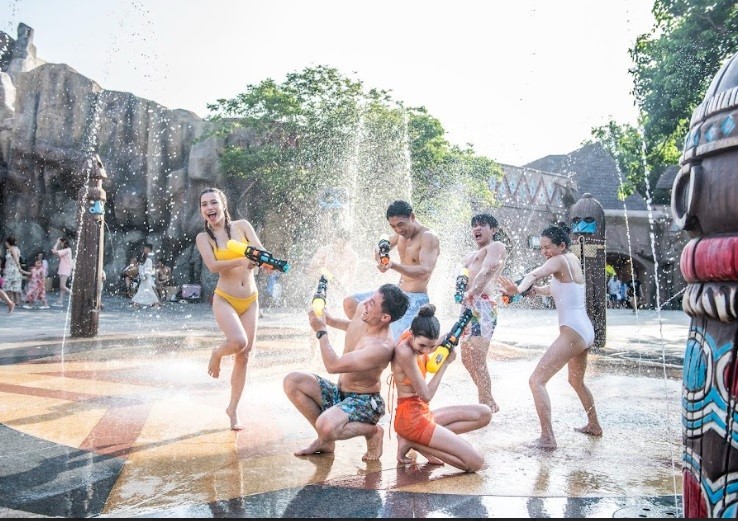 “Miền đất hội hè” VinWonders Nha Trang náo nhiệt chờ Charlie Puth biểu diễn “Miền đất hội hè” VinWonders Nha Trang náo nhiệt chờ Charlie Puth biểu diễn