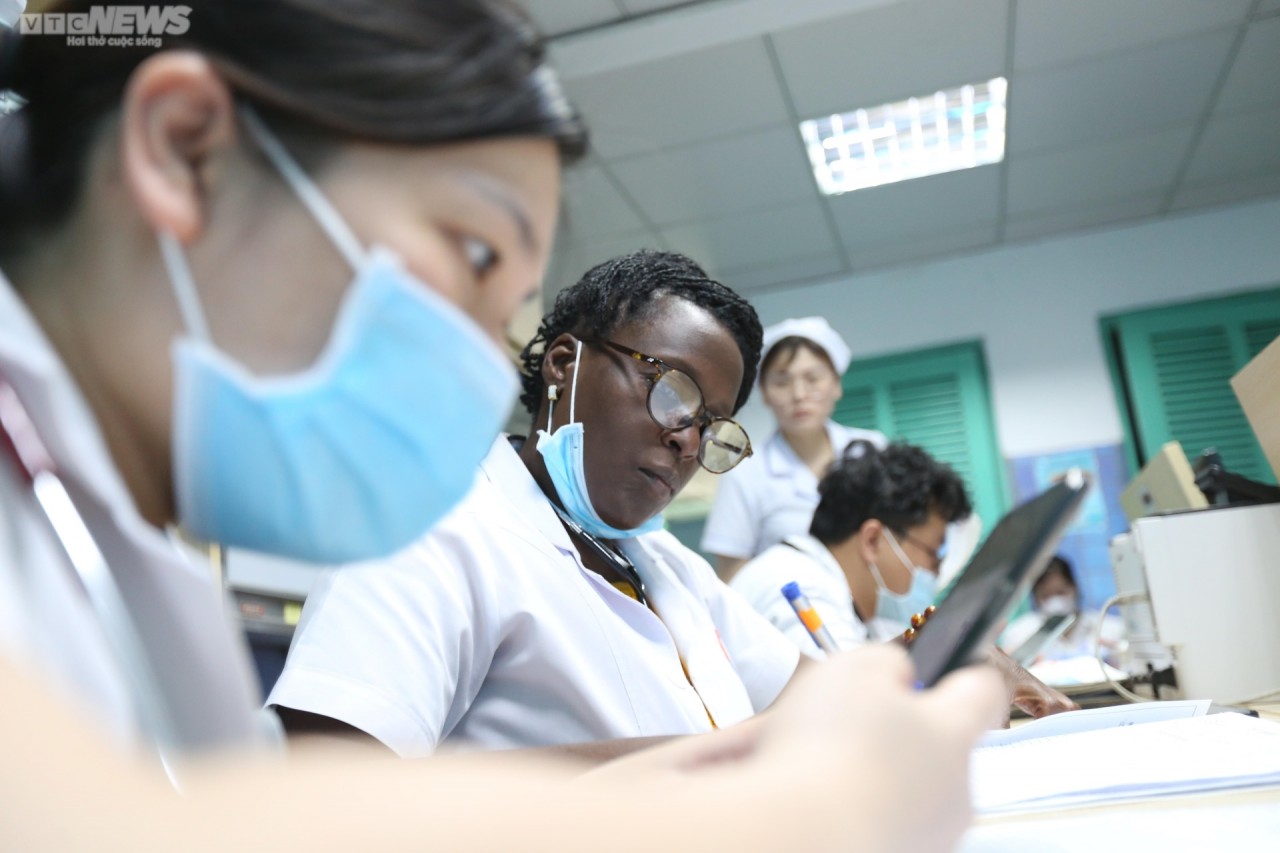 Ngày trực đặc biệt của nữ bác sĩ Cuba