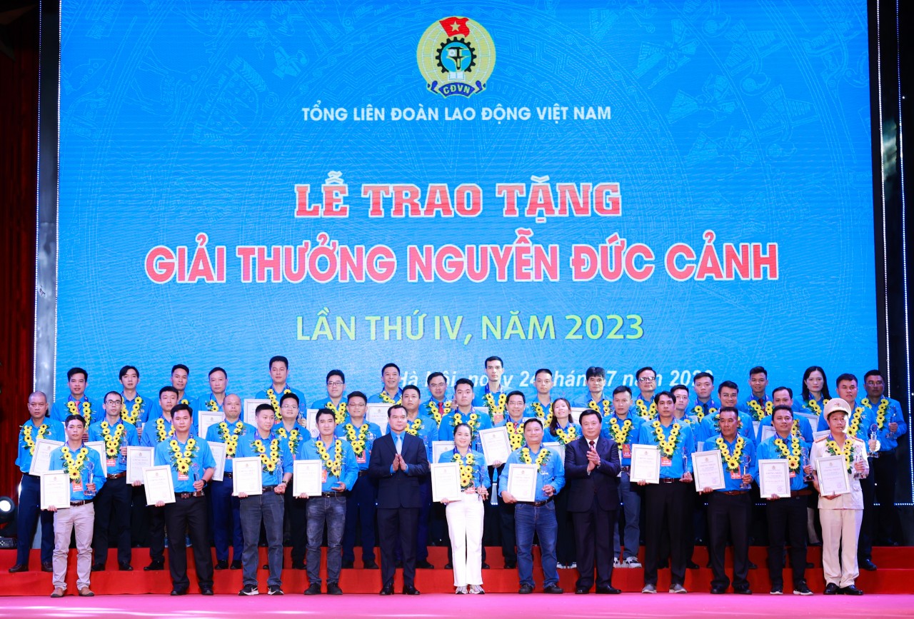 Trao giải Nguyễn Đức Cảnh cho 167 công nhân lao động tiêu biểu Trao giải Nguyễn Đức Cảnh cho 167 công nhân lao động tiêu biểu