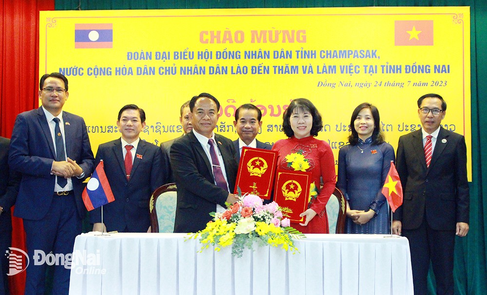 Hai bên ký kết biên bản buổi làm việc (Ảnh: Báo Đồng Nai) Hai bên ký kết biên bản buổi làm việc (Ảnh: Báo Đồng Nai)