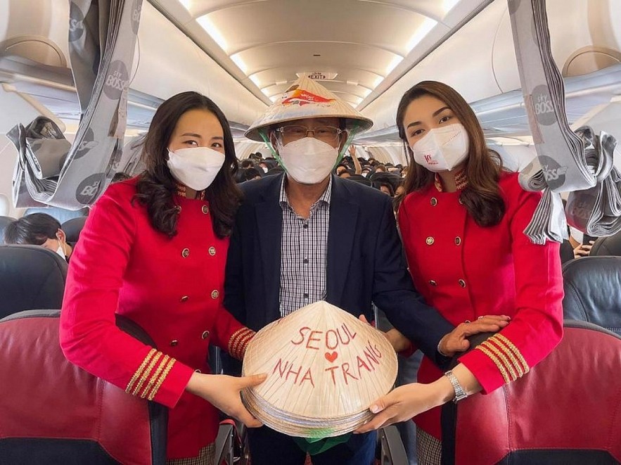 With a new vía policy in place on August 15, many foreign travellers have planned to book longer tours to Vietnam. Photo: VOV