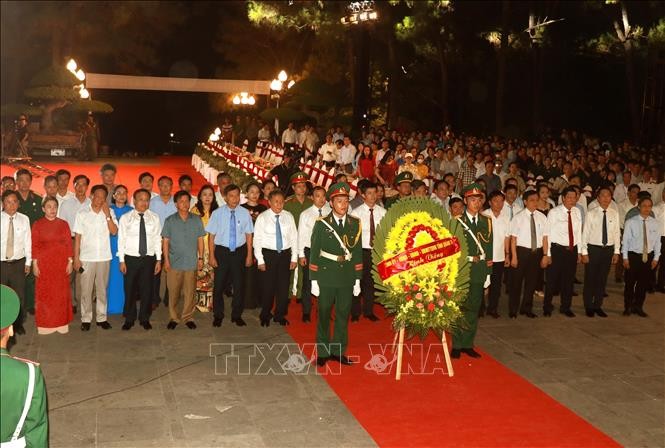 Chương trình nghệ thuật "Nghĩa tình tháng 7 - Hoa dâng mộ liệt sỹ" Chương trình nghệ thuật "Nghĩa tình tháng 7 - Hoa dâng mộ liệt sỹ"