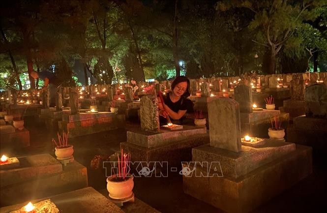 Chương trình nghệ thuật "Nghĩa tình tháng 7 - Hoa dâng mộ liệt sỹ" Chương trình nghệ thuật "Nghĩa tình tháng 7 - Hoa dâng mộ liệt sỹ"