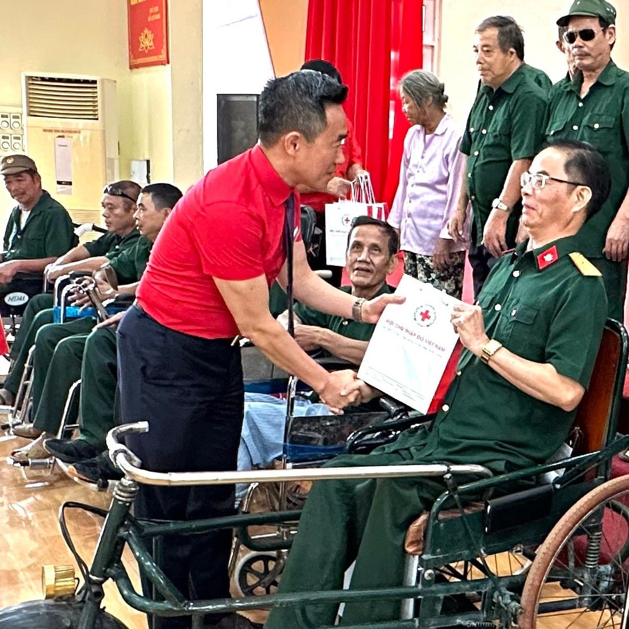 trao quà tại Trung tâm điều dưỡng người có công tỉnh Phú Thọ trao quà tại Trung tâm điều dưỡng người có công tỉnh Phú Thọ
