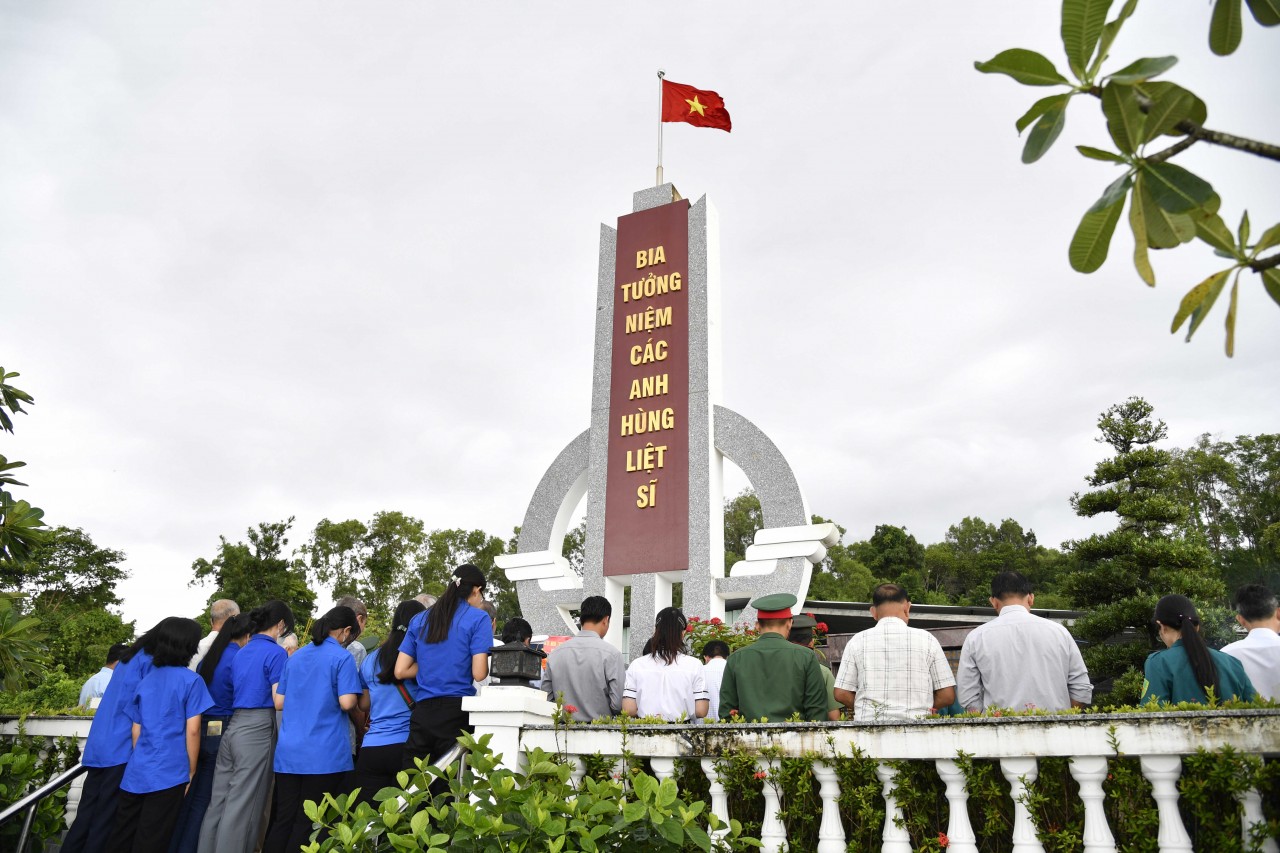Vùng 5 Hải quân: Nhiều hoạt động tri ân dịp kỷ niệm Ngày Thương binh - Liệt sĩ Vùng 5 Hải quân: Nhiều hoạt động tri ân dịp kỷ niệm Ngày Thương binh - Liệt sĩ