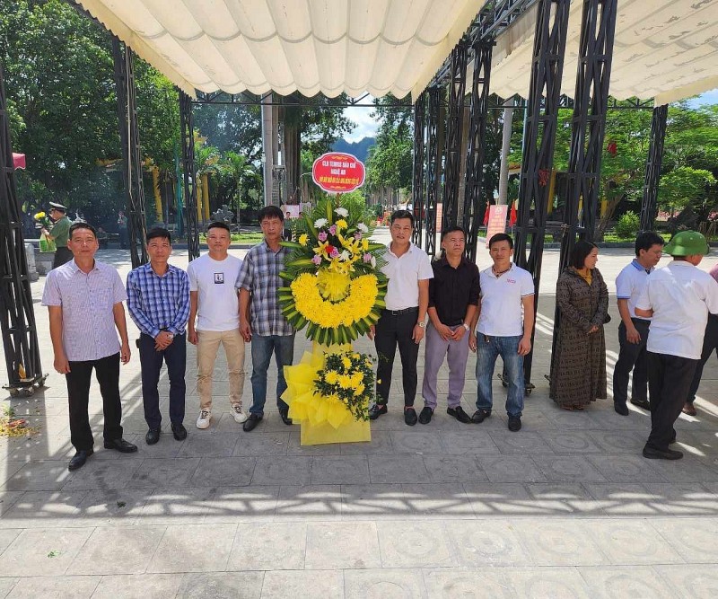 Bàn giao cầu vượt lũ cho người dân huyện miền núi Tây Nghệ An
