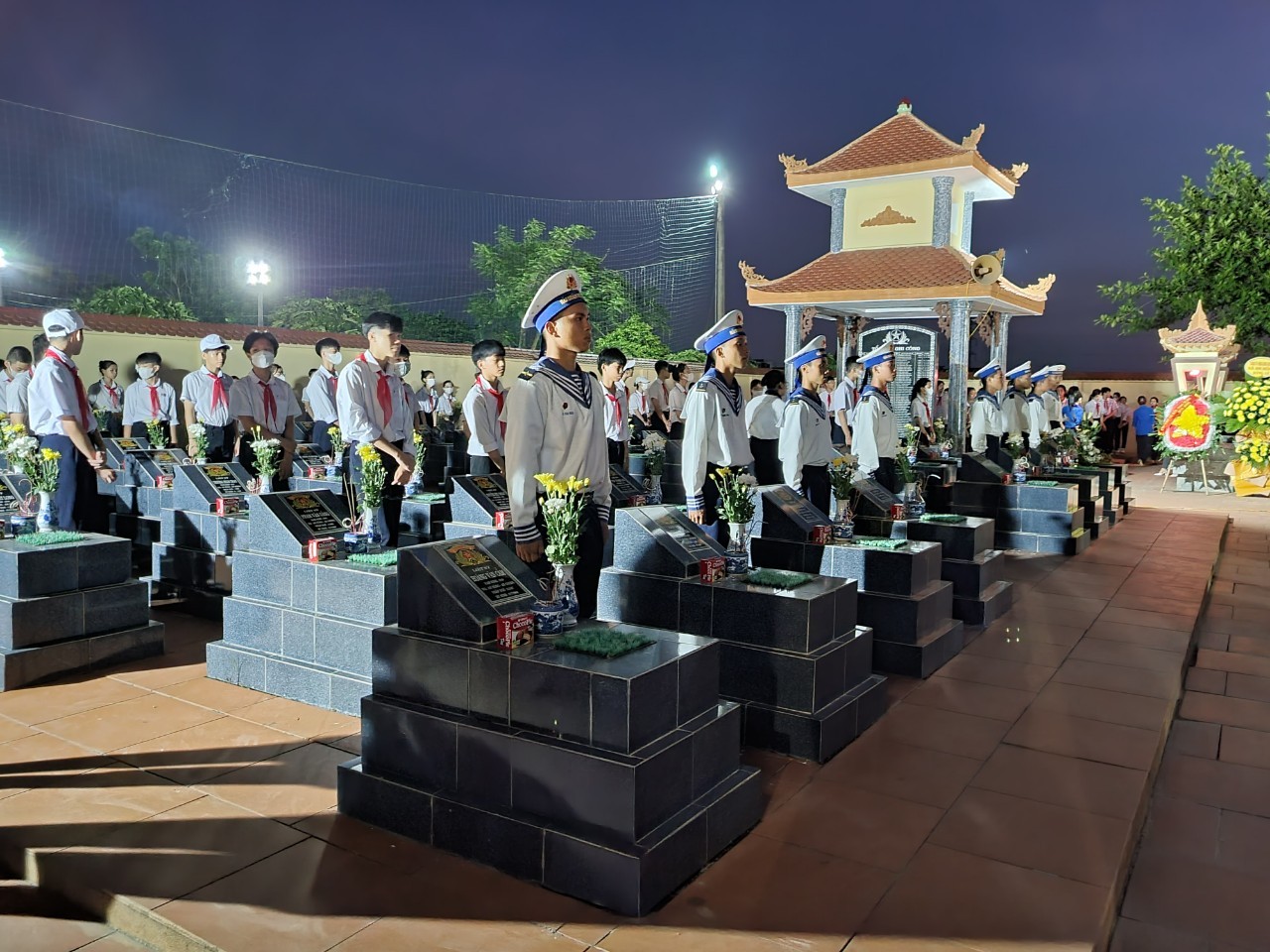 Lễ thắp nến tri ân nhân kỷ niệm 76 năm Ngày Thương binh-Liệt sĩ Lễ thắp nến tri ân nhân kỷ niệm 76 năm Ngày Thương binh-Liệt sĩ