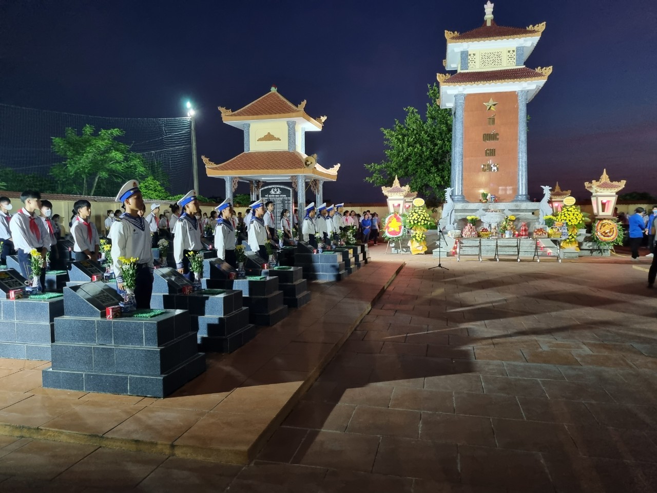 Lễ thắp nến tri ân nhân kỷ niệm 76 năm Ngày Thương binh-Liệt sĩ Lễ thắp nến tri ân nhân kỷ niệm 76 năm Ngày Thương binh-Liệt sĩ