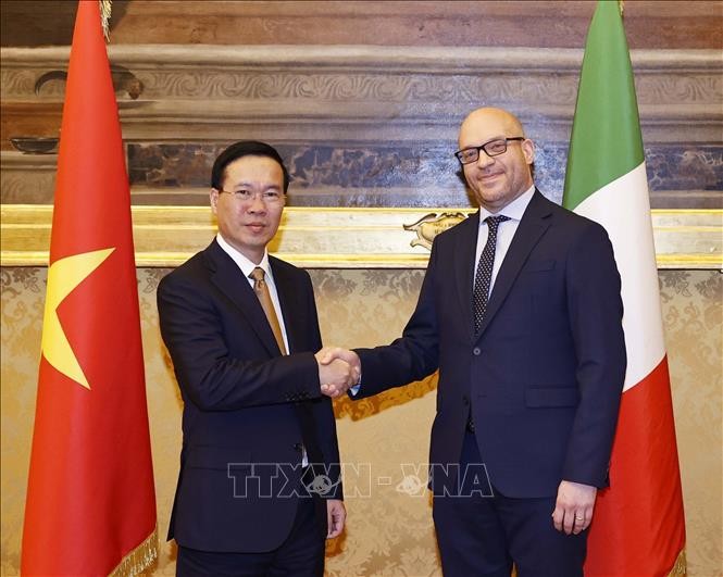 Chủ tịch nước Võ Văn Thưởng gặp Chủ tịch Hạ viện Italy Lorenzo Fontana. (Ảnh: TTXVN) Chủ tịch nước Võ Văn Thưởng gặp Chủ tịch Hạ viện Italy Lorenzo Fontana. (Ảnh: TTXVN)