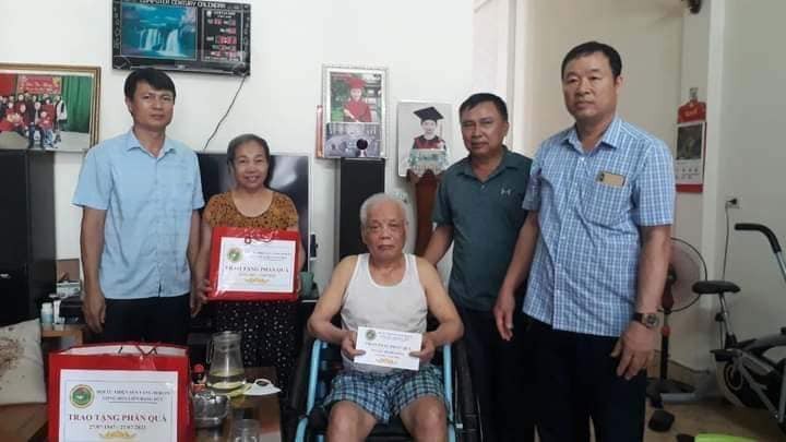 Hội Từ thiện Sen Vàng Berlin (Đức) tặng 100 suất quà tri ân mẹ Việt Nam anh hùng, thương bệnh binh Hội Từ thiện Sen Vàng Berlin (Đức) tặng 100 suất quà tri ân mẹ Việt Nam anh hùng, thương bệnh binh