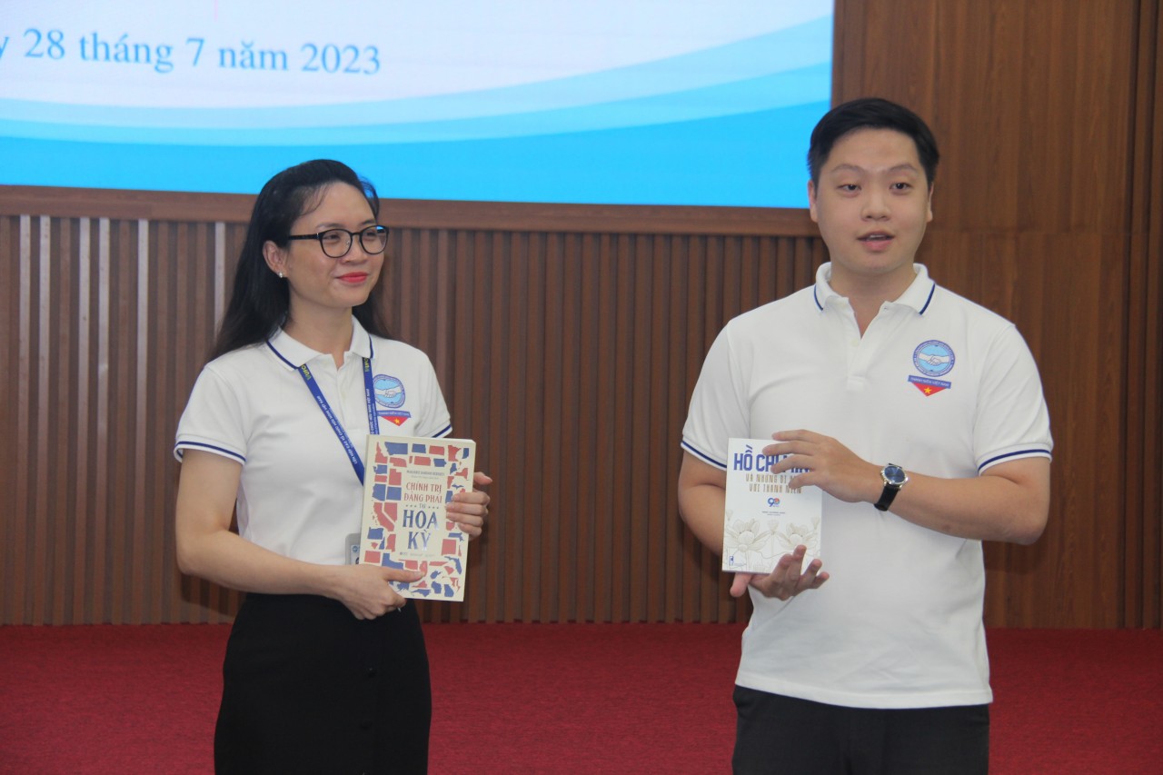 Thanh niên VUFO tăng cường trao đổi sách, nghiên cứu để nâng cao năng lực Thanh niên VUFO tăng cường trao đổi sách, nghiên cứu để nâng cao năng lực