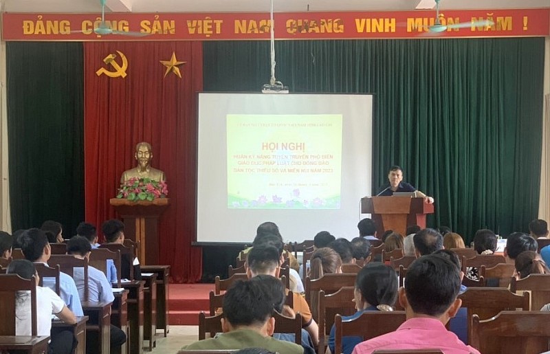 Đẩy mạnh công tác phổ biến, giáo dục pháp luật vùng đồng bào dân tộc thiểu số ở Lào Cai Đẩy mạnh công tác phổ biến, giáo dục pháp luật vùng đồng bào dân tộc thiểu số ở Lào Cai