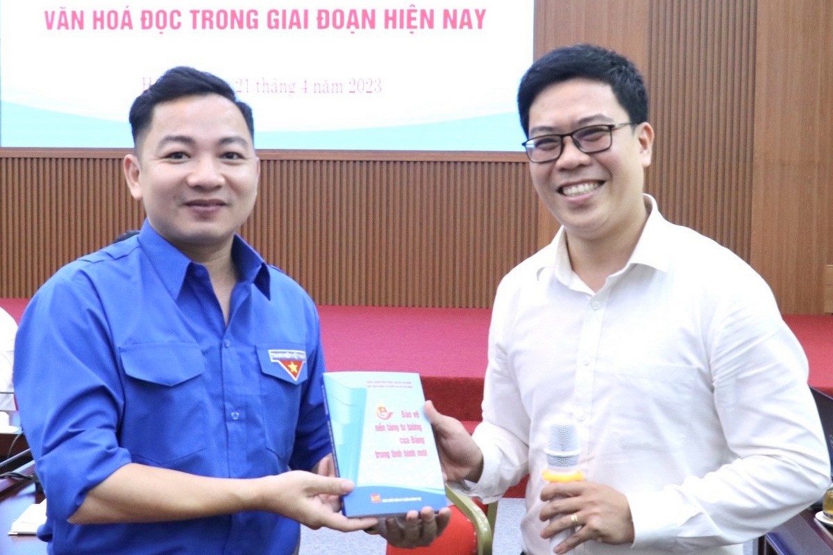 Thanh niên VUFO tăng cường trao đổi sách, nghiên cứu để nâng cao năng lực Thanh niên VUFO tăng cường trao đổi sách, nghiên cứu để nâng cao năng lực