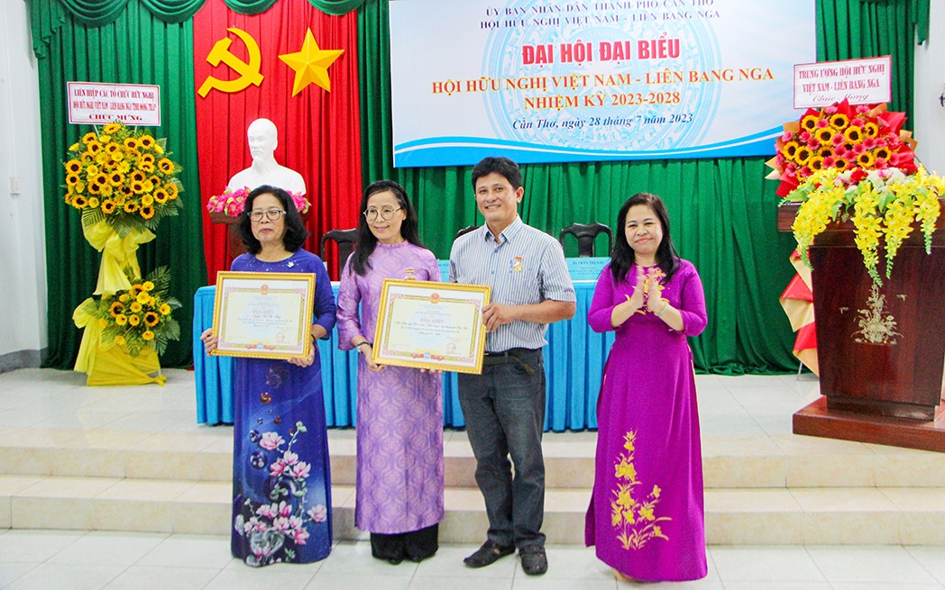 Cần phát triển đội ngũ hướng dẫn viên du lịch am hiểu tiếng Nga tại Cần Thơ Cần phát triển đội ngũ hướng dẫn viên du lịch am hiểu tiếng Nga tại Cần Thơ