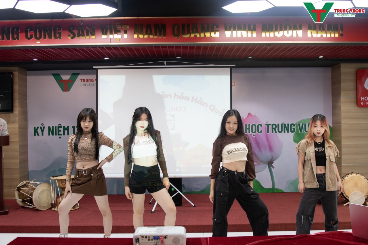Học sinh Việt Nam trải nghiệm trở thành một người dân “xứ kim chi” thực thụ Học sinh Việt Nam trải nghiệm trở thành một người dân “xứ kim chi” thực thụ