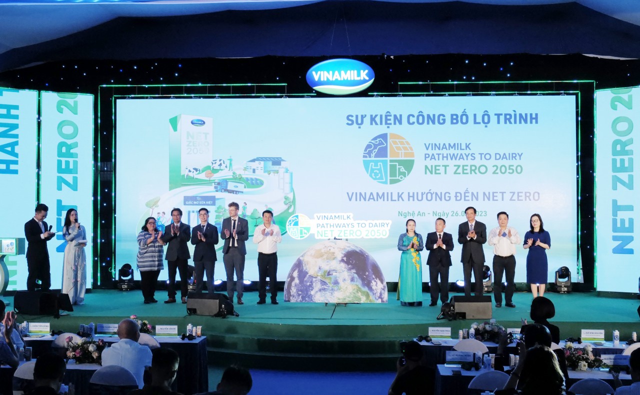 Nhà máy và trang trại đạt trung hòa carbon là những thành tựu đầu tiên trên hành trình Net Zero 2050 của Vinamilk. Nhà máy và trang trại đạt trung hòa carbon là những thành tựu đầu tiên trên hành trình Net Zero 2050 của Vinamilk.