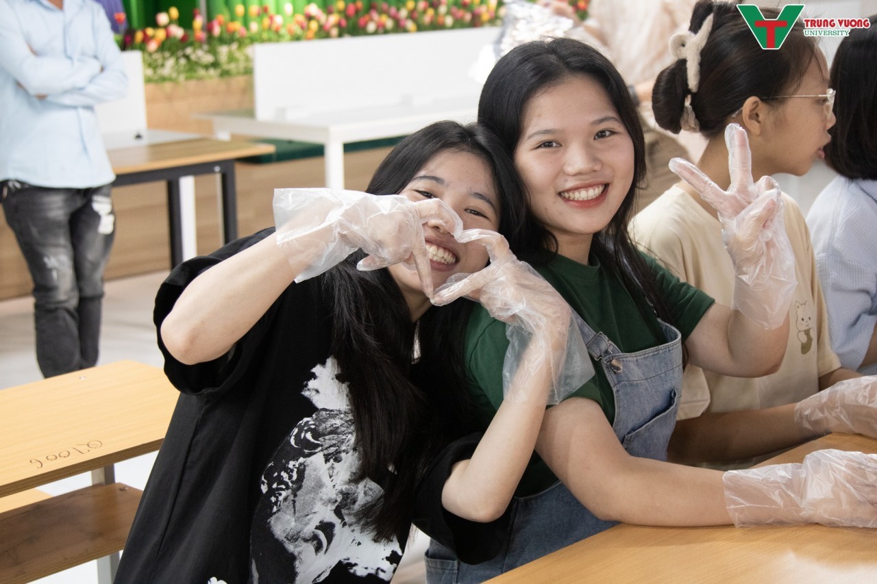Vietnamese Students Experience Korean Culture Vietnamese Students Experience Korean Culture