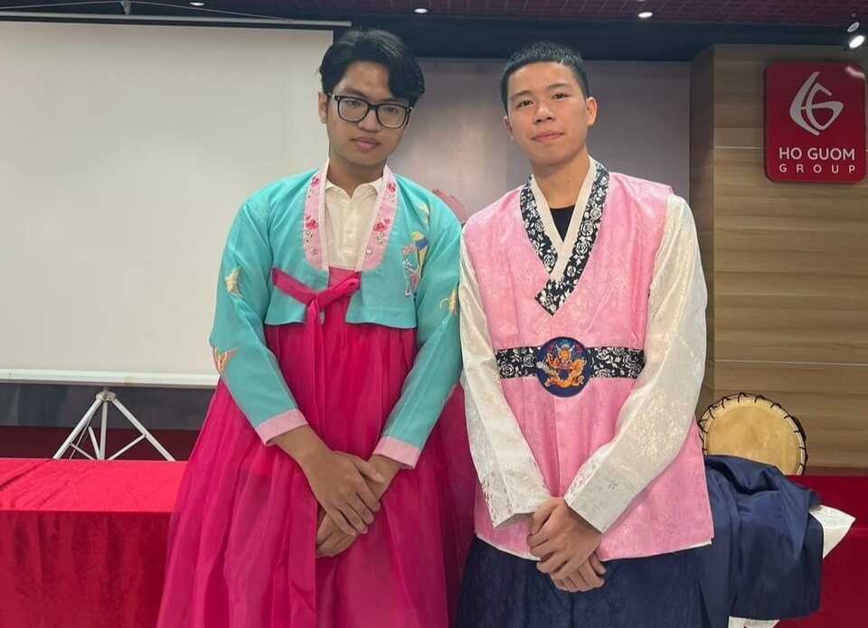 Vietnamese Students Experience Korean Culture Vietnamese Students Experience Korean Culture