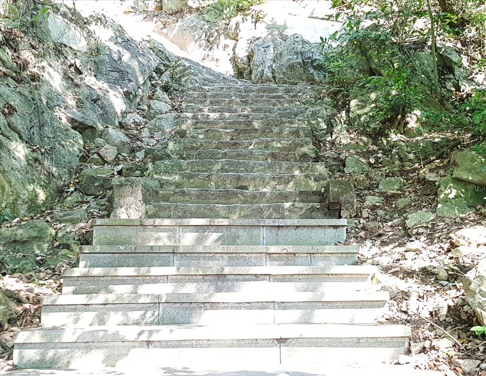 Discover Non Nuoc Mountain Carved With Ancient Poems In Ninh Binh Discover Non Nuoc Mountain Carved With Ancient Poems In Ninh Binh