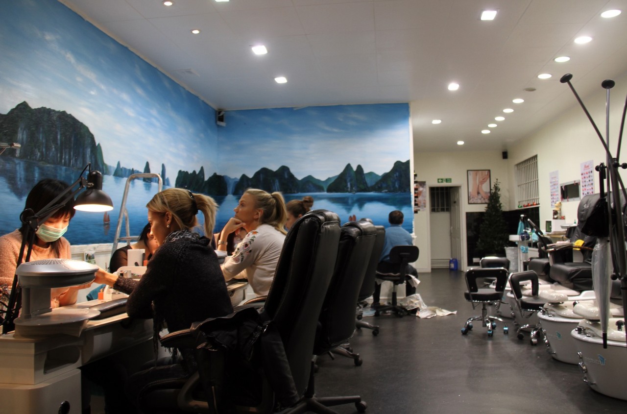Người đưa hình ảnh Vịnh Hạ Long đến với du khách London, Vương quốc Anh Người đưa hình ảnh Vịnh Hạ Long đến với du khách London, Vương quốc Anh