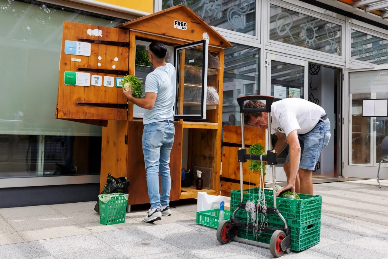 Sáng kiến tủ lạnh thực phẩm miễn phí ở Thụy Sĩ 2 Sáng kiến tủ lạnh thực phẩm miễn phí ở Thụy Sĩ 2