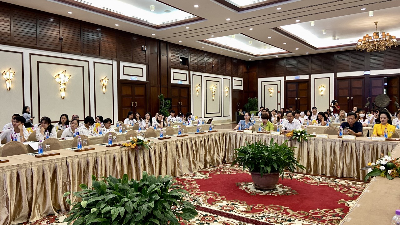 “Tuổi trẻ kiều bào phát huy vai trò Đại sứ du lịch Việt Nam ở nước ngoài” “Tuổi trẻ kiều bào phát huy vai trò Đại sứ du lịch Việt Nam ở nước ngoài”