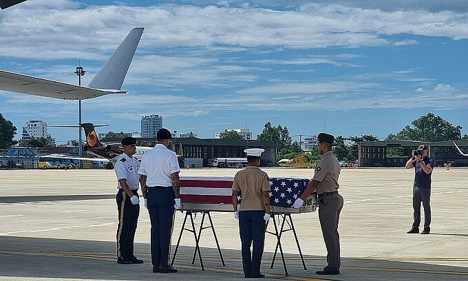 The remains of a U.S. soldier are repatriated from the Da Nang International Airport, July 29, 2023. Photo courtesy of the Ministry of Foreign Affairs The remains of a U.S. soldier are repatriated from the Da Nang International Airport, July 29, 2023. Photo courtesy of the Ministry of Foreign Affairs