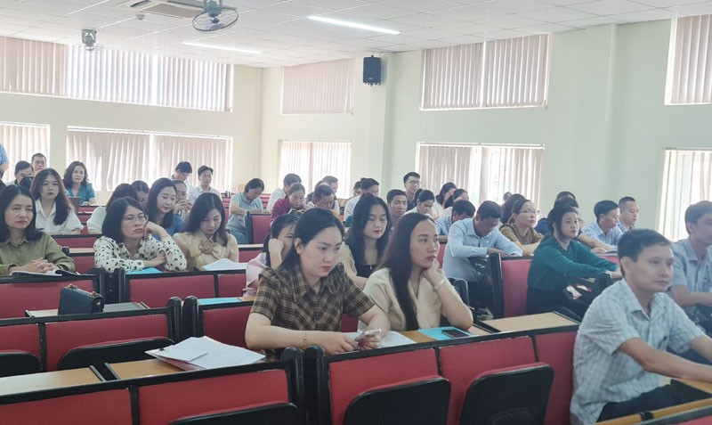 Quảng Bình: 75 học viên tham gia lớp bồi dưỡng văn hóa công sở, lễ tân ngoại giao Quảng Bình: 75 học viên tham gia lớp bồi dưỡng văn hóa công sở, lễ tân ngoại giao