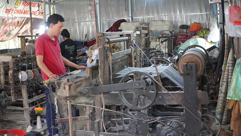 Công nhận Nghề dệt choàng trăm tuổi Hồng Ngự (Đồng Tháp) là di sản quốc gia Công nhận Nghề dệt choàng trăm tuổi Hồng Ngự (Đồng Tháp) là di sản quốc gia