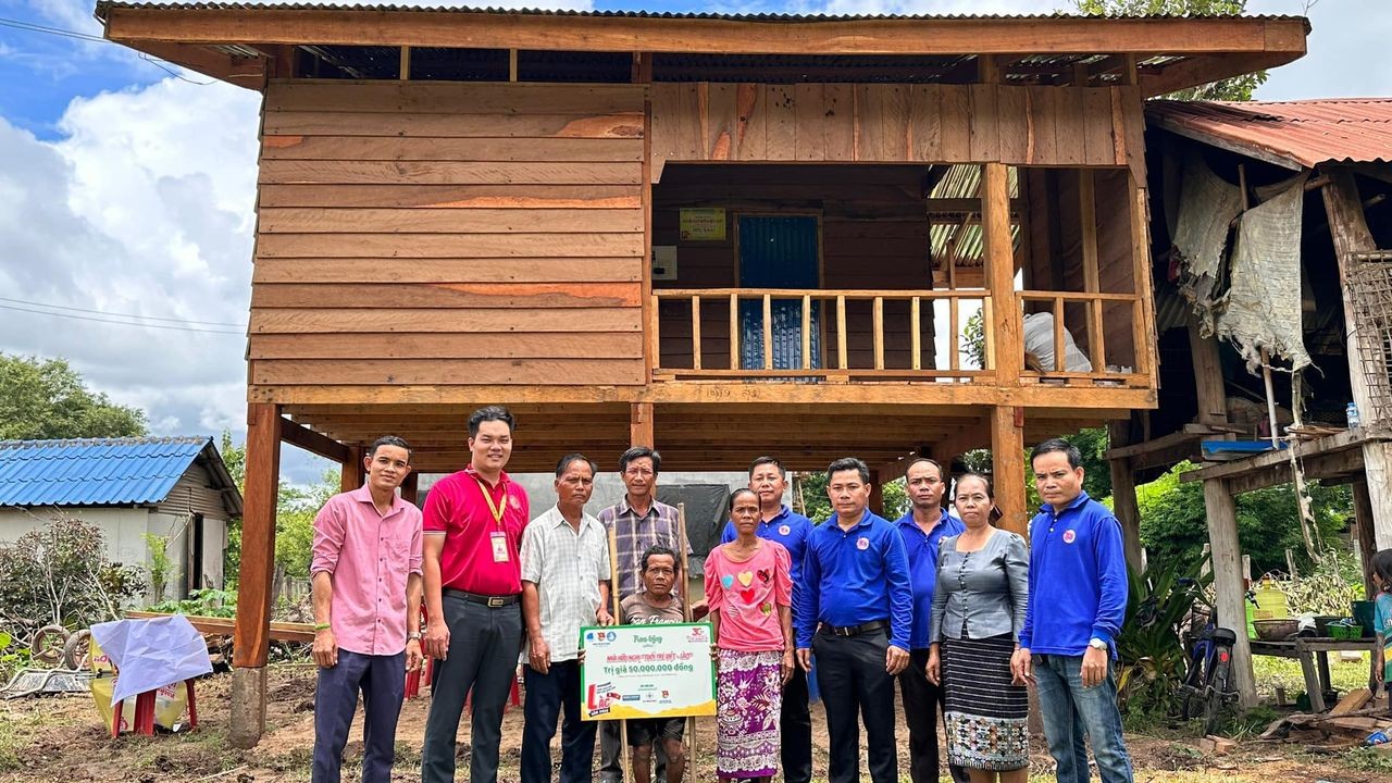 Sôi nổi các hoạt động tình nguyện hè của thanh niên Việt Nam tại Lào Sôi nổi các hoạt động tình nguyện hè của thanh niên Việt Nam tại Lào