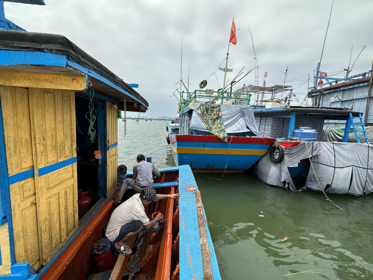 Người già đi biển Núi Thành, Quảng Nam: Người già đi biển