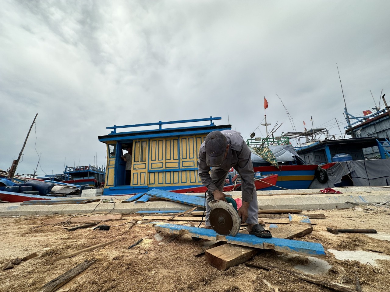 Người già đi biển Núi Thành, Quảng Nam: Người già đi biển