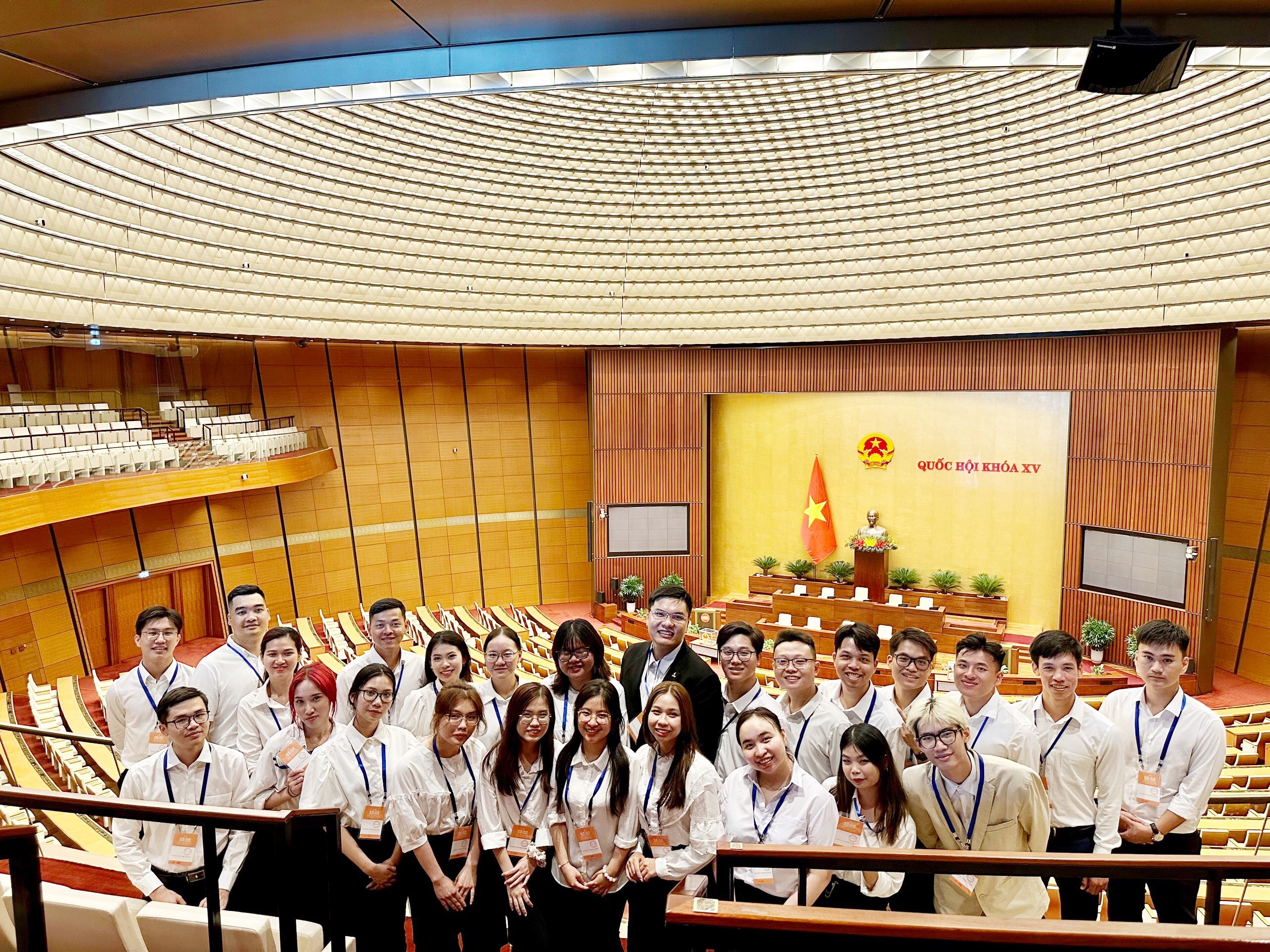 Khơi dậy niềm tự hào dân tộc của du học sinh tại LB Nga qua chuyến tham quan Toà nhà Quốc hội Khơi dậy niềm tự hào dân tộc của du học sinh tại LB Nga qua chuyến tham quan Toà nhà Quốc hội